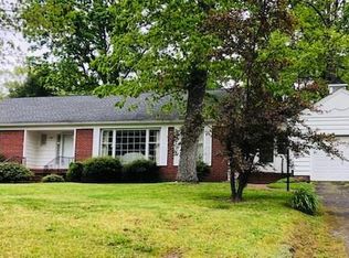 307 Robin Rd, Mount Airy, NC 27030