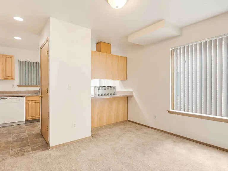 Raven Apartments — Photo 17