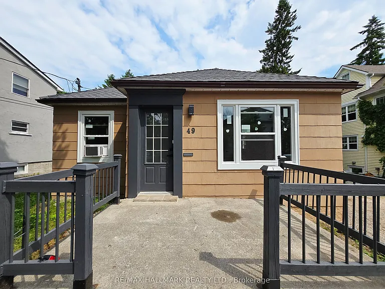 49 Hunt Ave — Photo 2