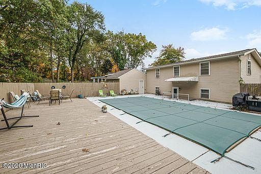 3rd image of 273 Beachfield Dr