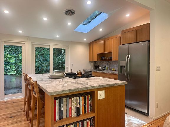 4th image of 8350 Lookout Mountain Ave