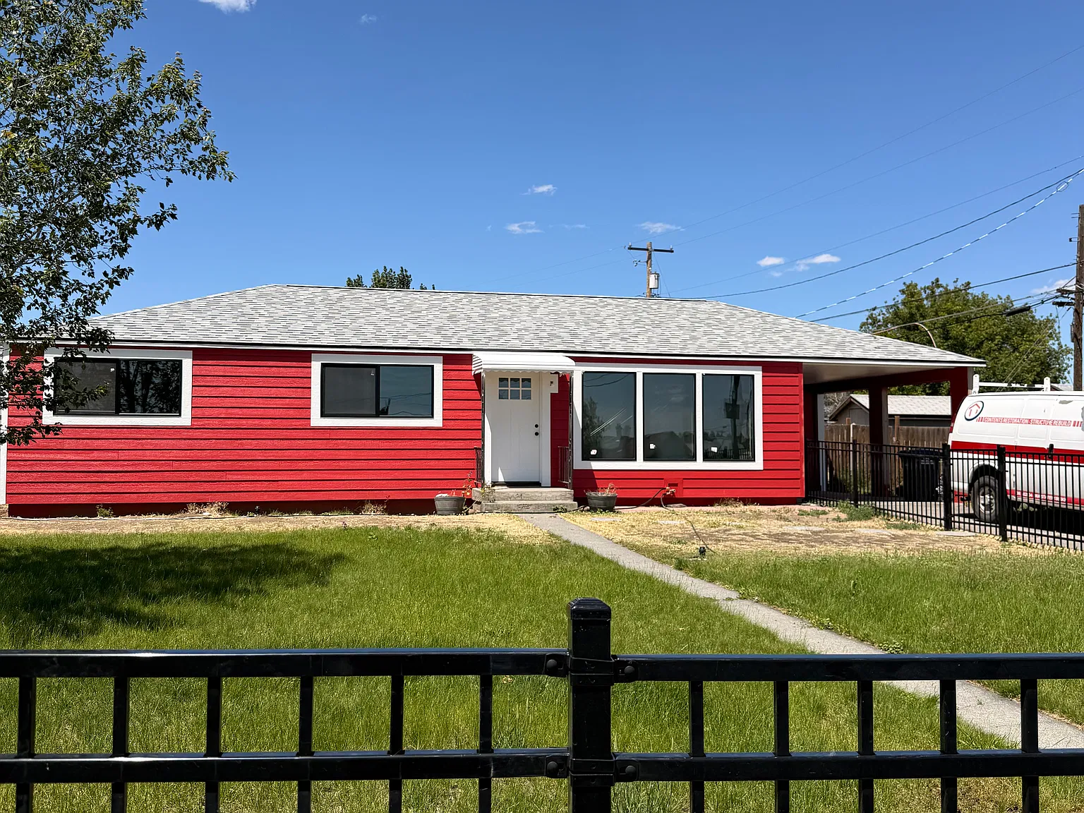 3 bed, 1040 sqft, $1,800 — Photo 3
