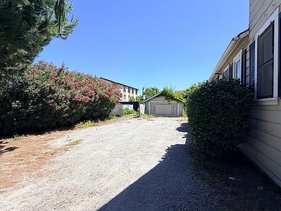 5th image of 860 N 19th St