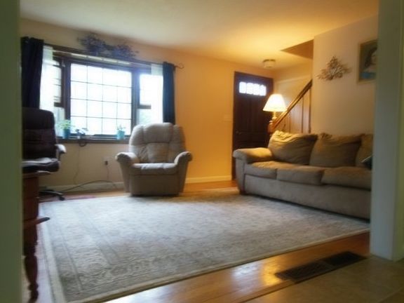 5th image of 85 Langholm Dr