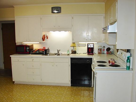 3rd image of 2833 Braemar Dr