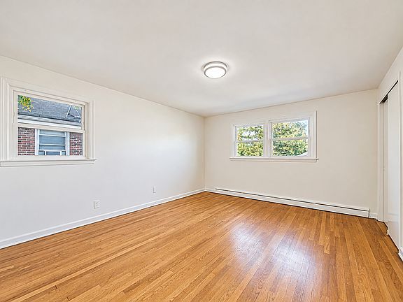 5th image of 822 Inwood Ter