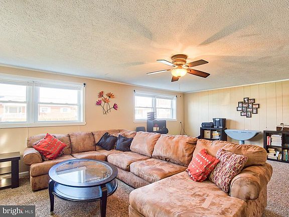 3rd image of 111 King Ln
