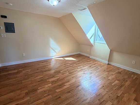 3rd image of 564 Howard Ave #3B