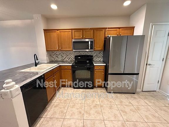 5th image of 11449 Summerview Cir