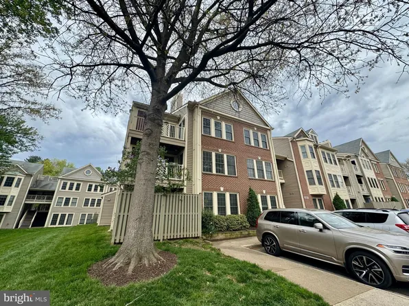 3804 Ridge Knoll Ct Unit 303A, Fairfax, VA 22033