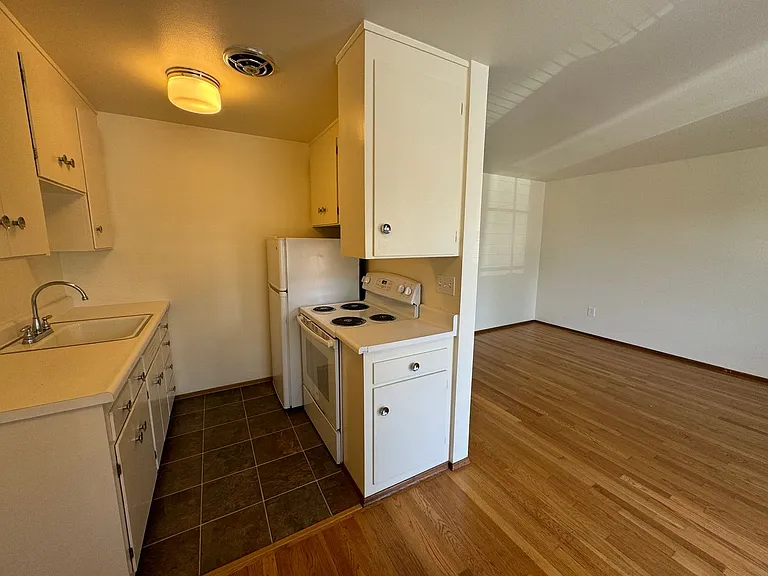 Dolores Manor Apartments — Photo 56
