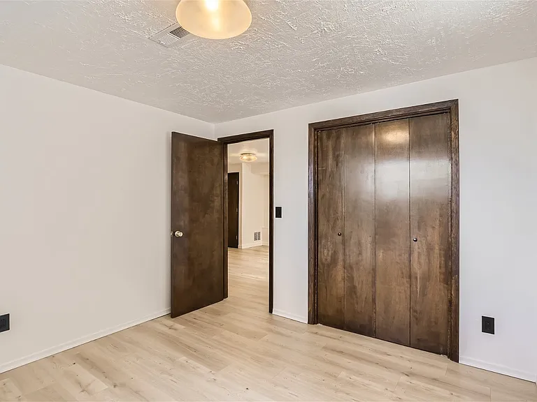 304 Jackson St — Photo 12
