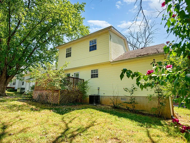 117 Southampton Ct — Photo 24