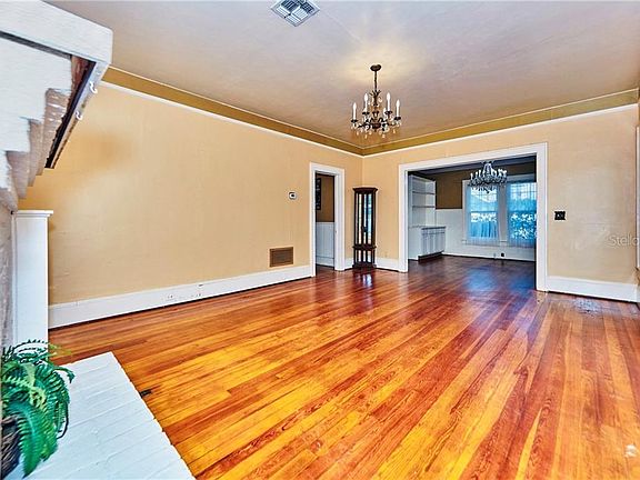 5th image of 212 S Highland Ave