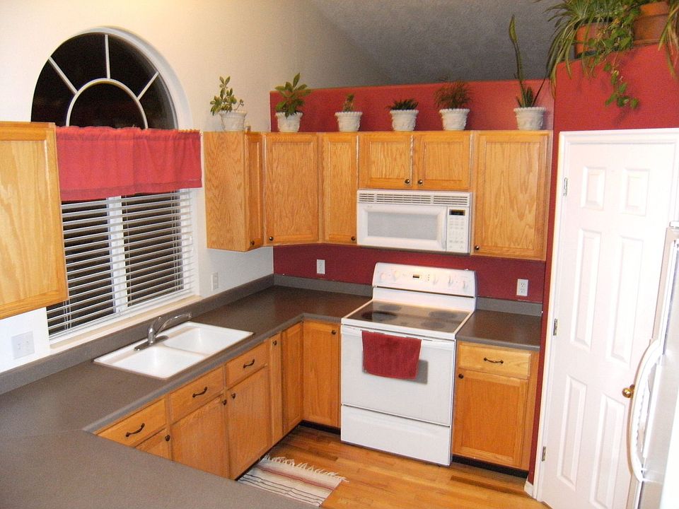 Kitchen - South Facing Window