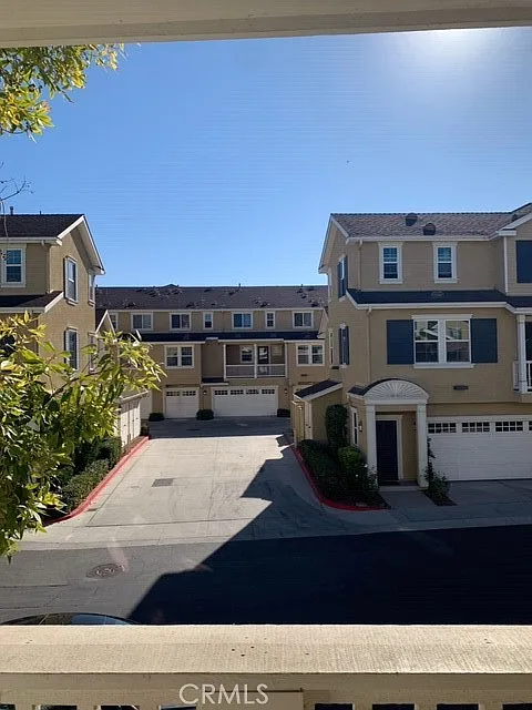 1 bed, 1.5 bath, 1436 sqft, $3,350 — Photo 2