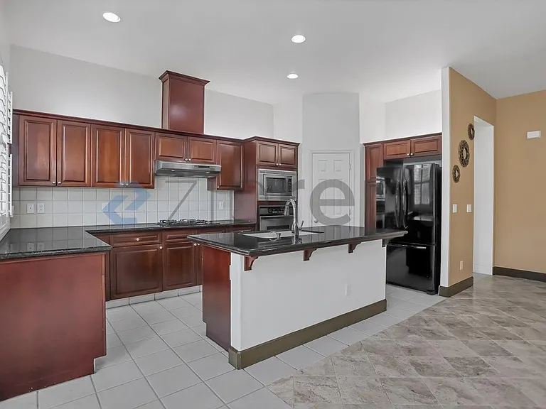 5743 W Chennault Ave — Photo 19