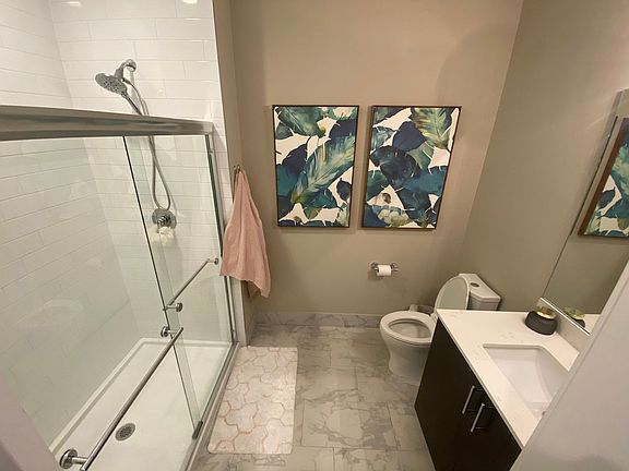 4th image of 935 W Belle Plaine Ave #204
