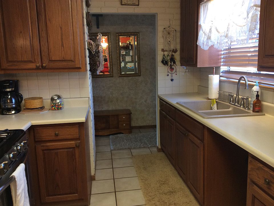 1st image of 704 Balsam St