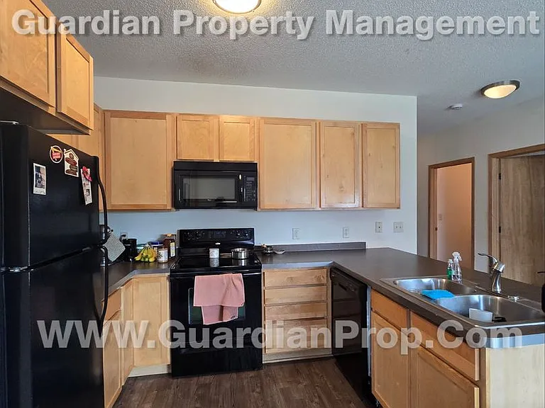 811 4th St SE #214 — Photo 1