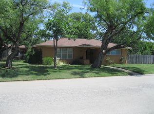 1510 W Jeanette St, Breckenridge, TX 76424