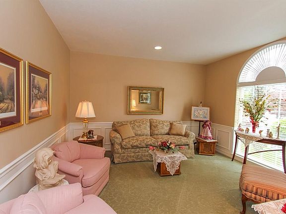 4th image of 6903 N East Bluff Ct