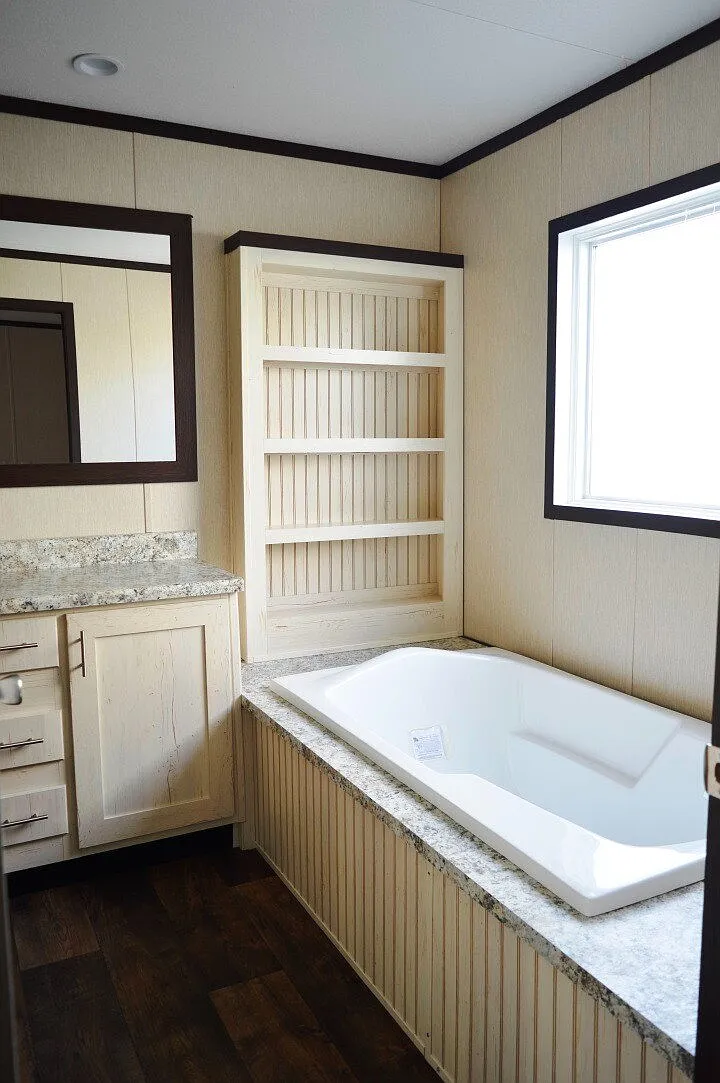 3 bed, 2.0 bath, 1080 sqft, $1,350 — Photo 2