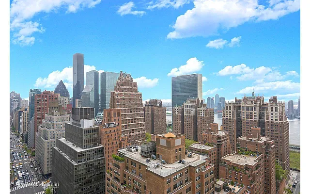Rented by Douglas Elliman | media 15