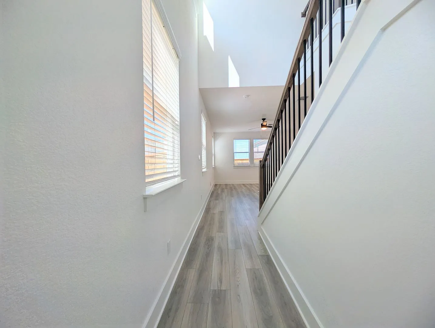 Beautiful 4 bedroom, 2.5 bathroom home in Kyle — Photo 4