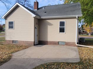 214 6th St E, Glencoe, MN 55336