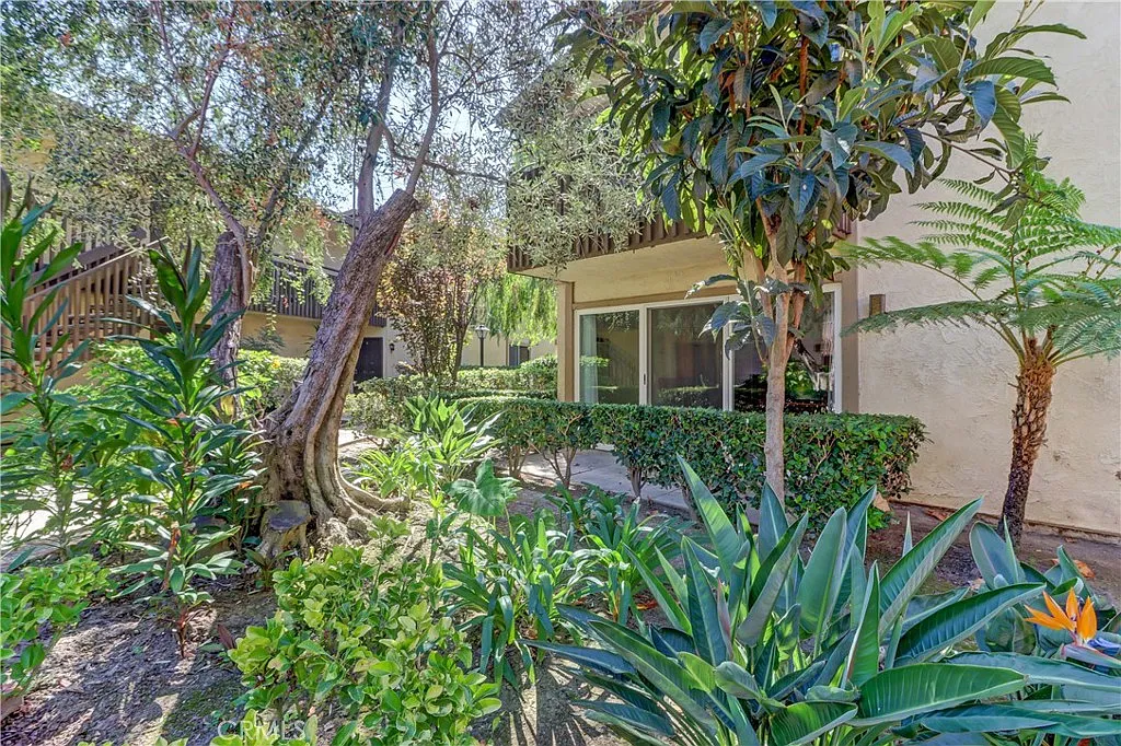 1 bed, 713 sqft, $2,400 — Photo 2