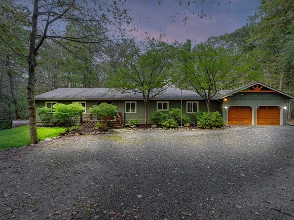 228 Kit Carson Cir, Pocono Pines, PA 18350