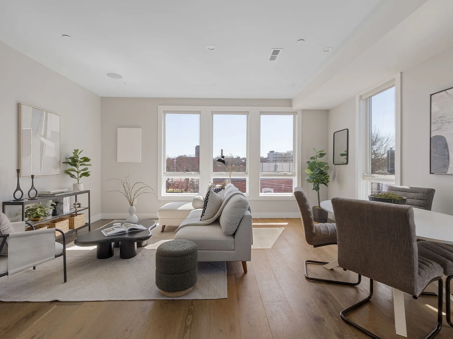 2 bed, 1250 sqft, $4,200 — Photo 2