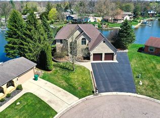 3200 Ledgewood Ct E, Commerce Township, MI