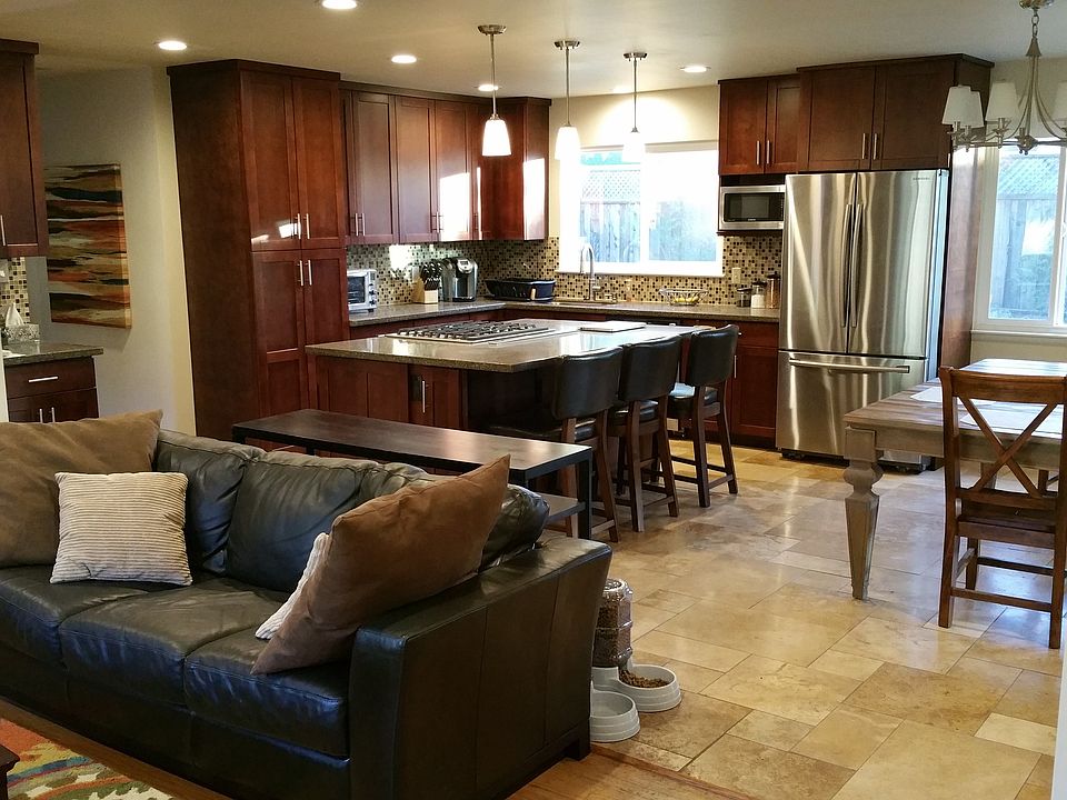 Newly remodled kitchen w/ stainless appliances