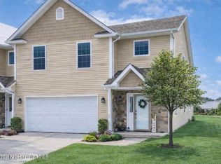 233 Shadow Wood Cir, Archbald, PA 18403