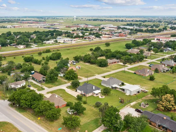 104 Frederick St, Ponder, TX 76259