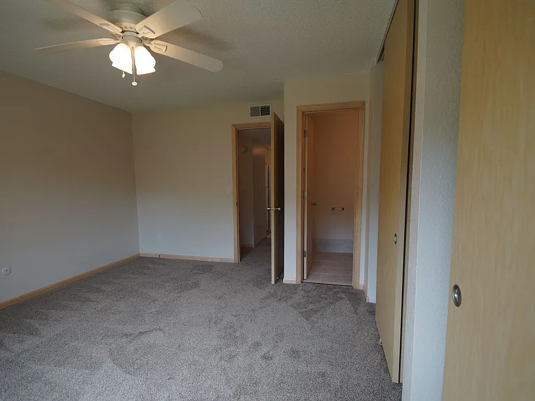 Larpenteur Estates Apartments — Photo 114