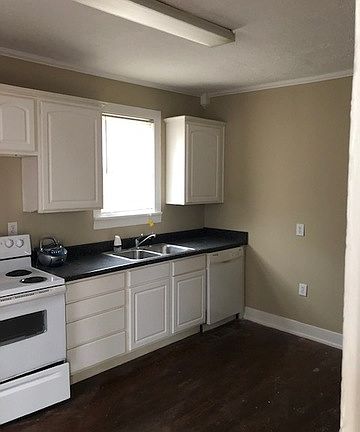 4th image of 608 Park St