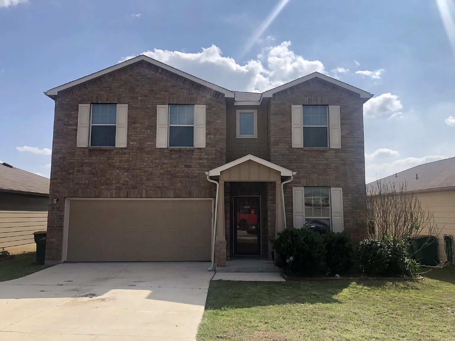 3 bed, 2.5 bath, 2307 sqft, $1,998 — Photo 1