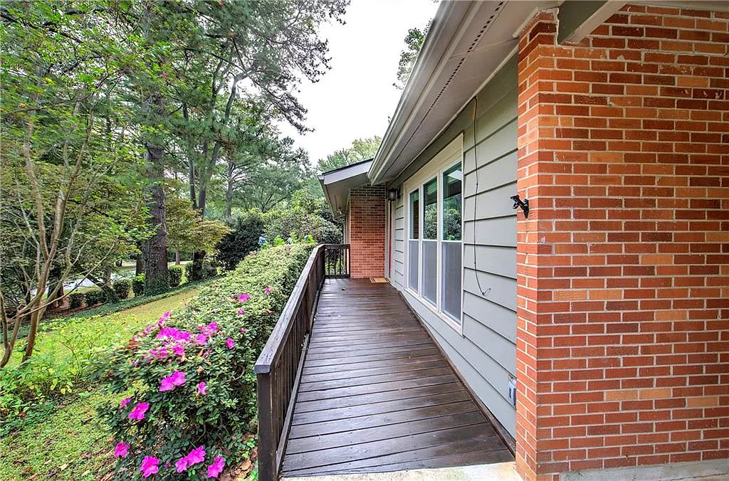 3 bed, 2.0 bath, 1445 sqft, $3,000 — Photo 4