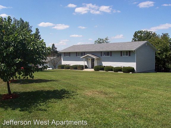 3rd image of 810 Wildwood Dr APT 18