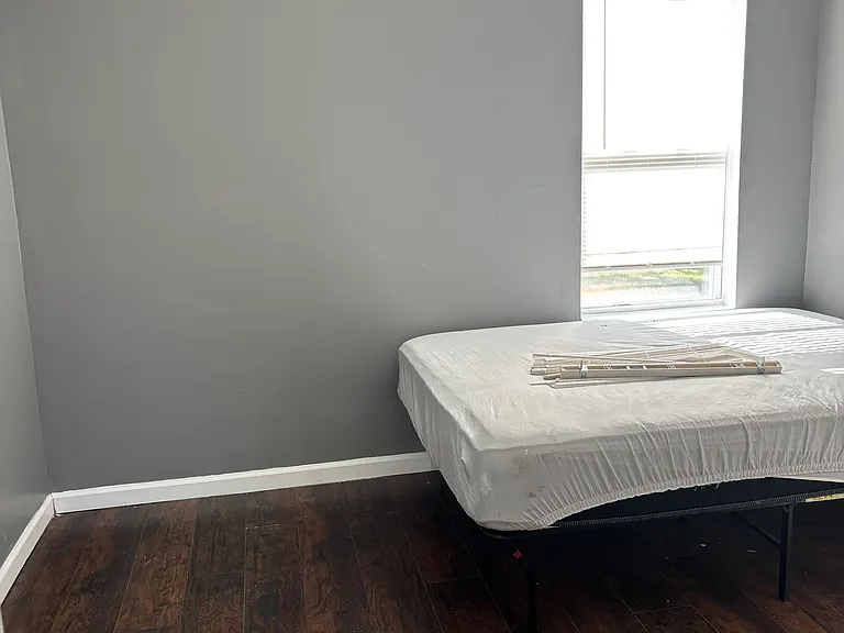 2521 Tremont Ave — Photo 4