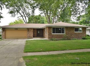 796 Hiawatha Ct, Elgin, IL 60120