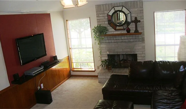 22818 Brafferton Ln — Photo 3