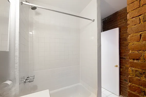 Rented by R New York | media 9