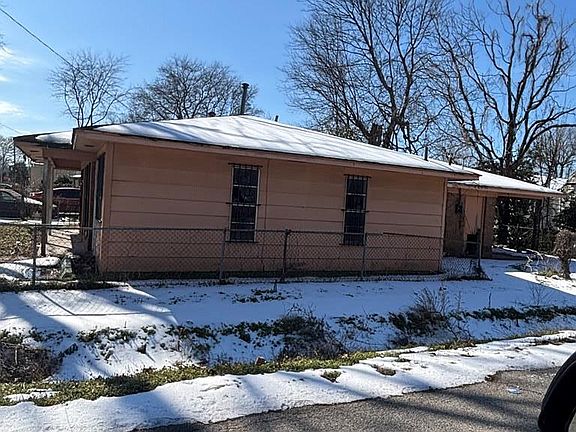 2nd image of 424 Persimmon St