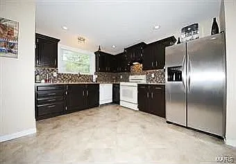 3 bed, 1372 sqft, $2,120 — Photo 3