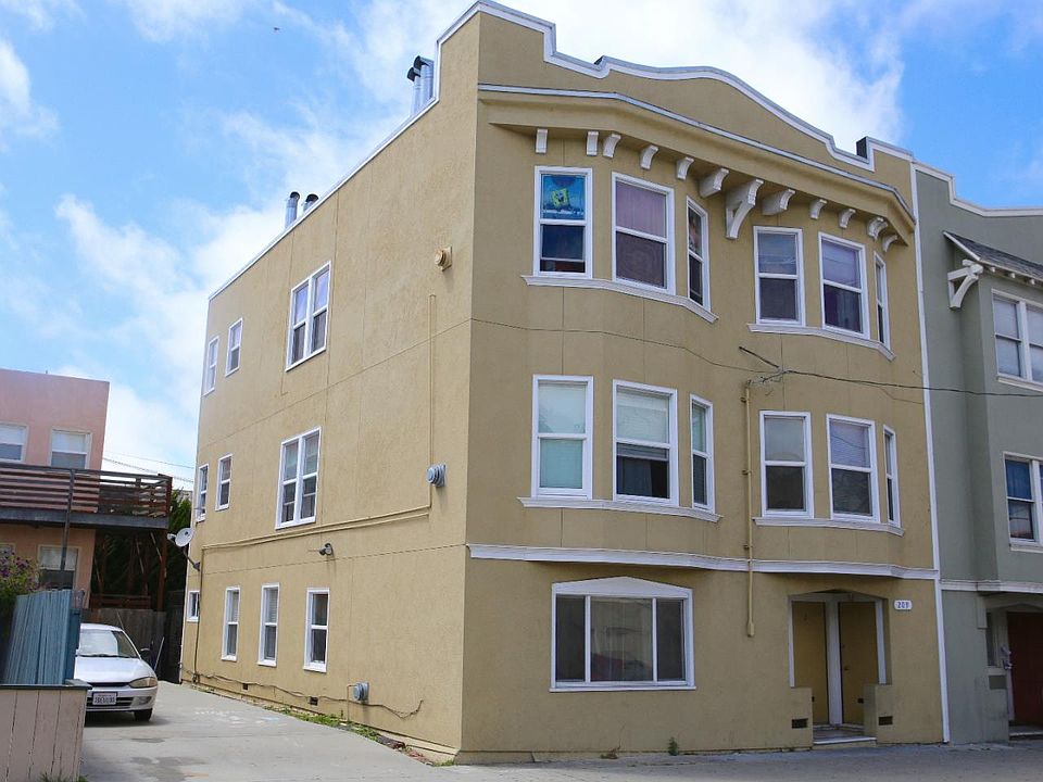 1st image of 209 Maple Ave