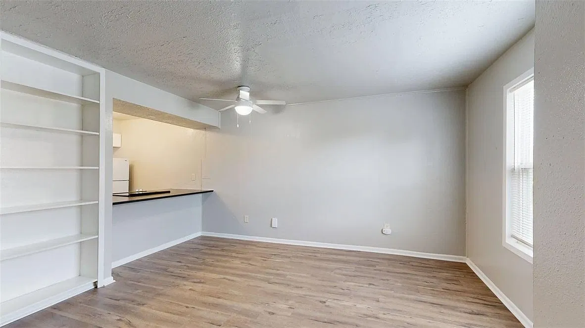 3 bed, 2.0 bath, 1119 sqft, $1,575 — Photo 2
